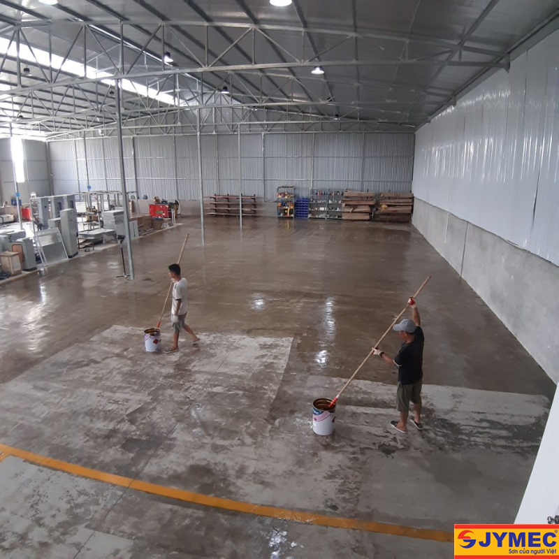 Sử dụng máy để vệ sinh sạch sàn