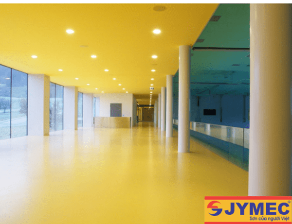 Sàn được sơn epoxy màu vàng ấn tượng