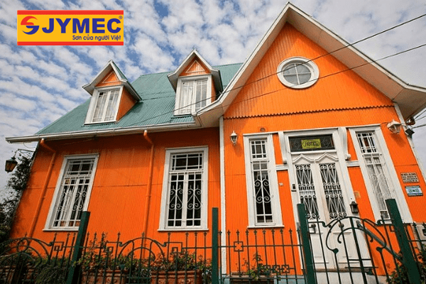 Màu cam kết hợp với người cá tính