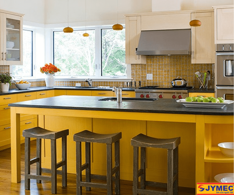 Căn bếp tone vàng ấn tượng