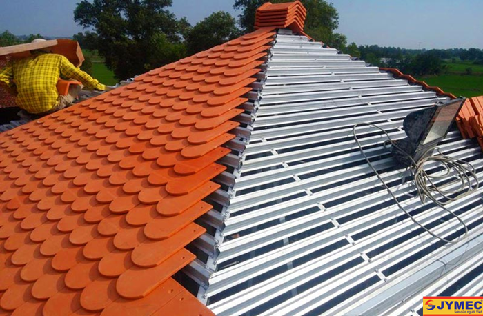 thi công mái ngói cho biệt thự hình 4