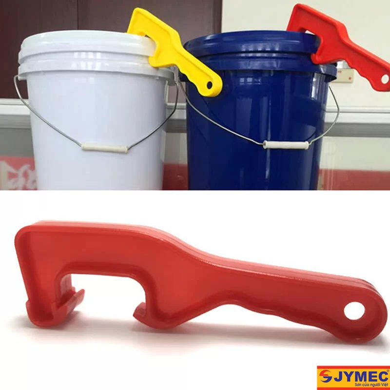 Mở lắp thùng sơn bằng dụng cụ chuyên dụng
