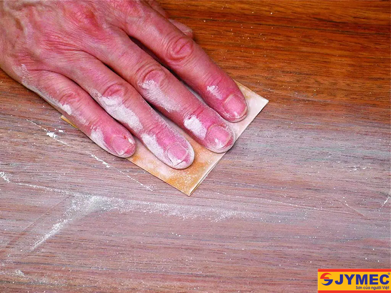 Làm như thế nào để tẩy sơn trên sàn gỗ