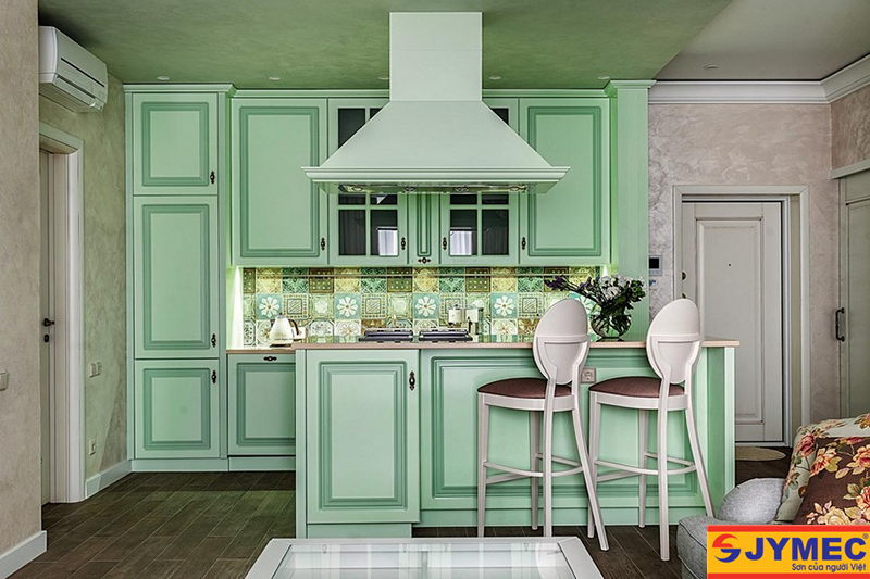 Phòng bếp ấn tượng với gam màu xanh