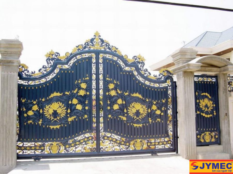 Mẫu sơn cổng sắt màu xanh dương hoạ tiết vàng