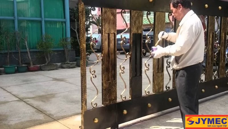 Lựa chọn màu sơn theo hướng cổng sắt