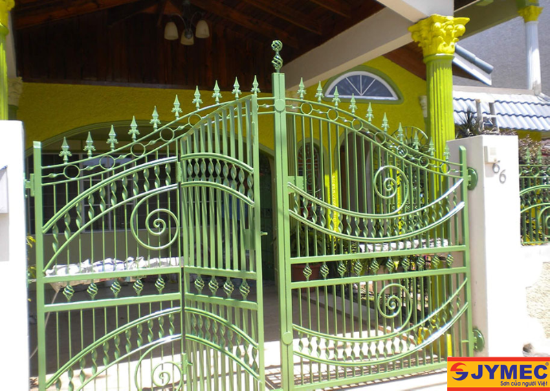 Sơn cổng màu xanh lá đẹp