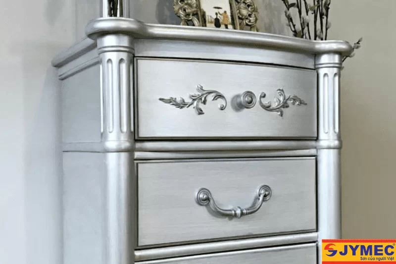 Trang trí tủ gỗ bằng sơn nhũ