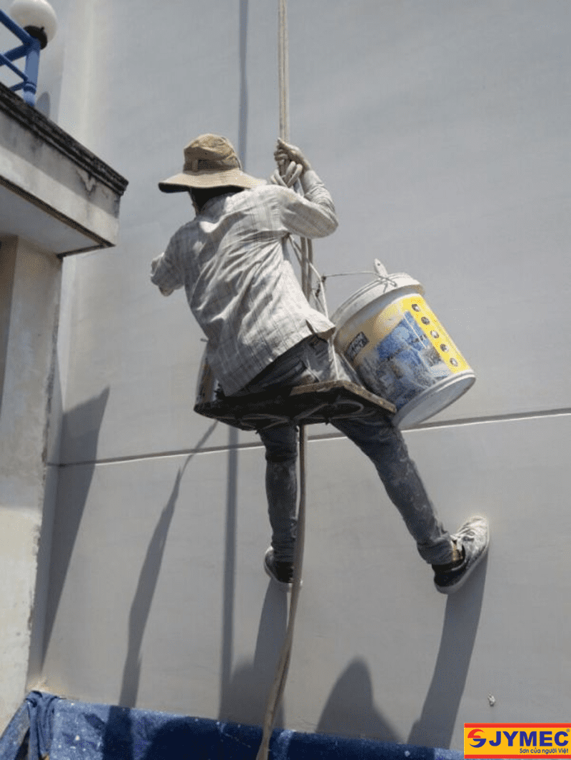 Nhà mới xây có nên sơn ngay không?