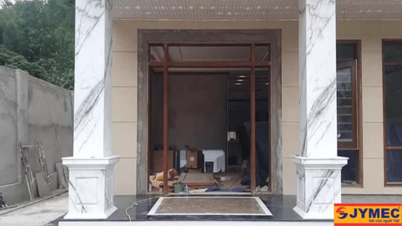Đặt cột vị trí tiền sảnh