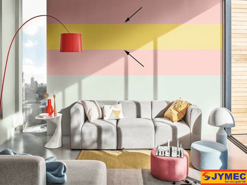 Không gian sơn kẻ sọc trang trí vô cùng nổi bật, bắt mắt