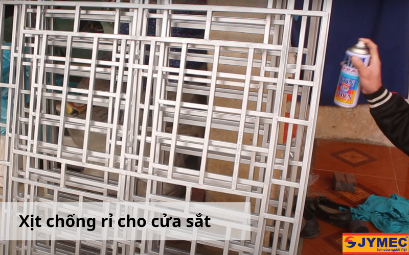 Xịt chống rỉ cho bề mặt cửa sắt
