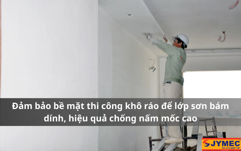 Đảm bảo bề mặt khô ráo giúp chống thấm hiệu quả