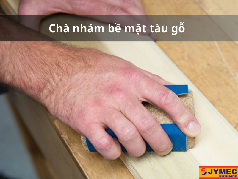 Chà nhám mịn bề mặt tàu gỗ 