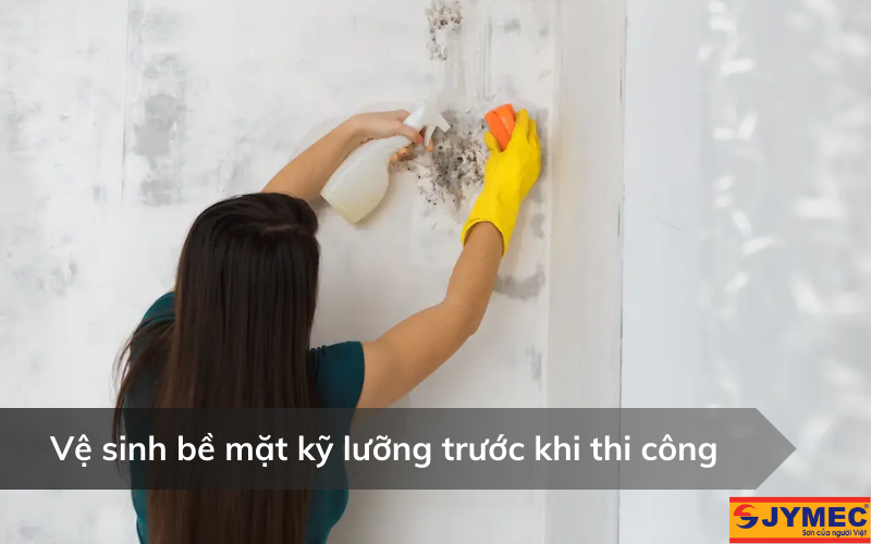 Vệ sinh bề mặt cẩn thận trước khi thi công sơn