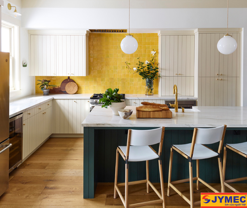 Phòng bếp phong cách hiện đại sử dụng tone vàng