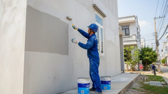 Sơn chống thấm bao lâu thì khô? Thời gian chuẩn & lưu ý quan trọng